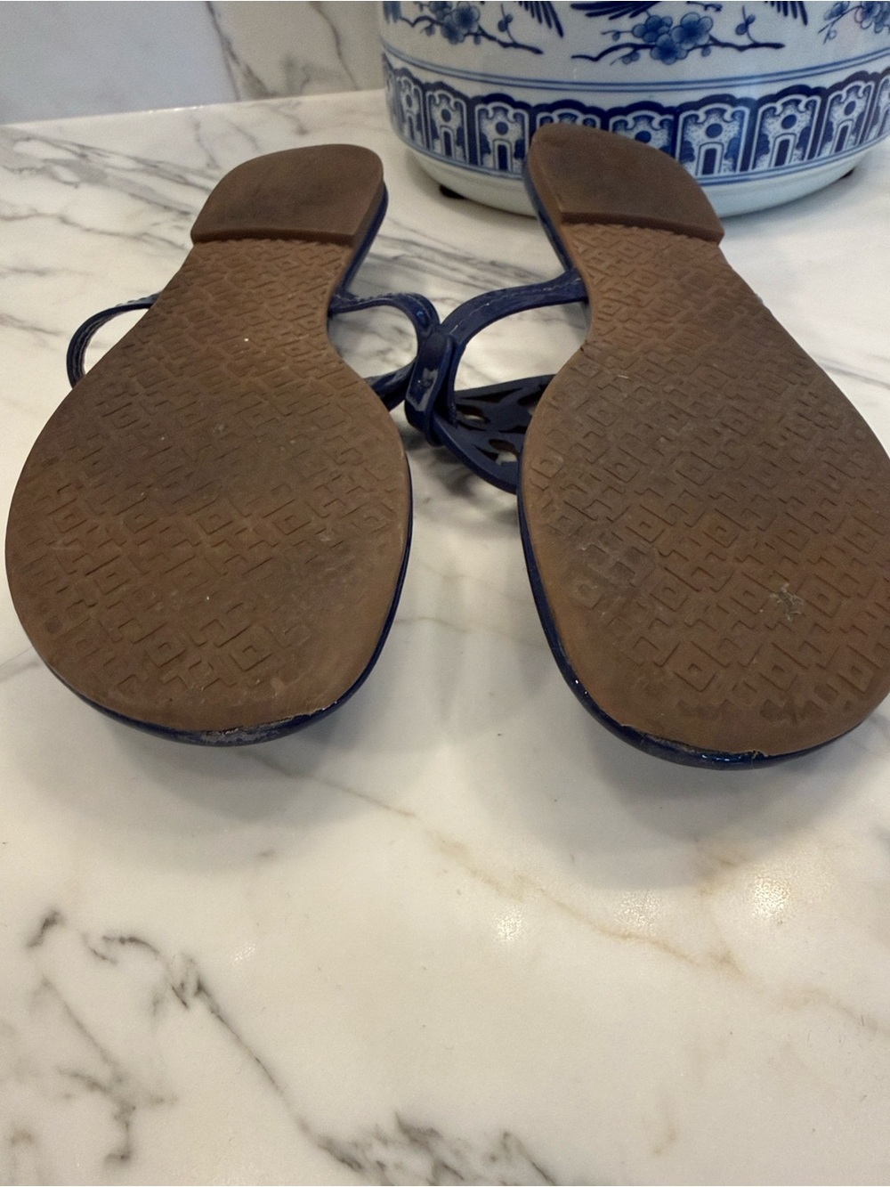 Tory Burch Navy Patent Logo Thong Sandals - Picture 6 of 8